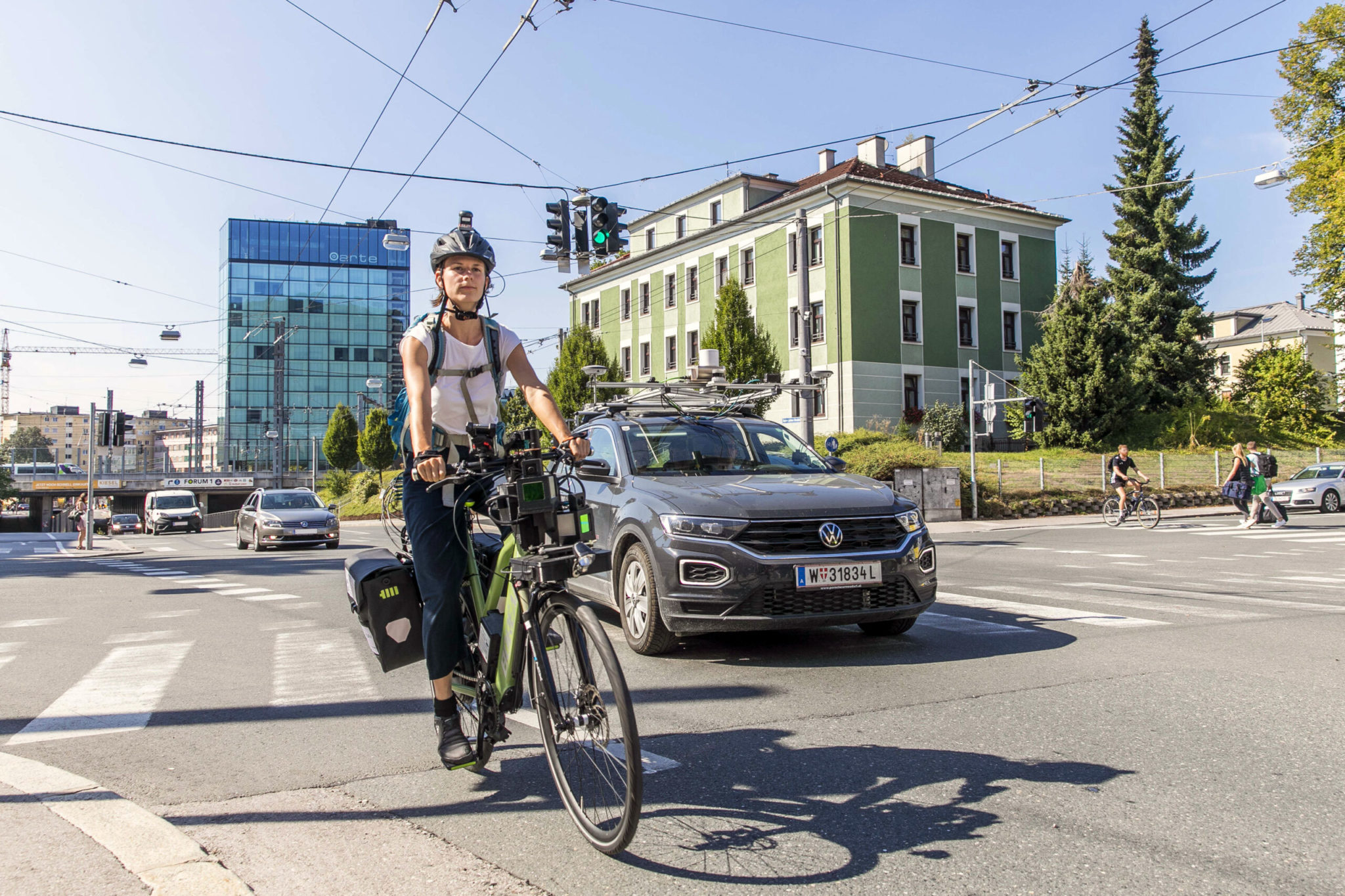 Useful Traffic Safety Habits for City Commuters